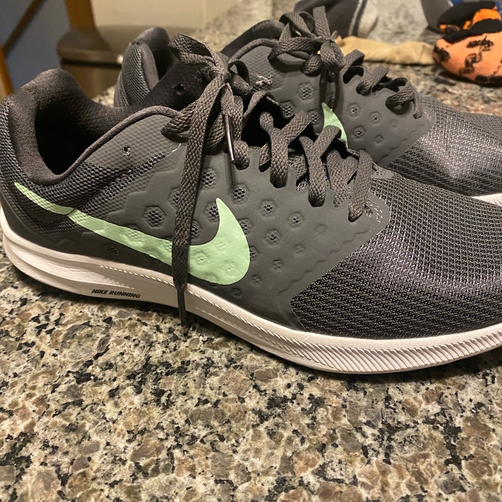 Womens Nike tennis shoes size 9.5